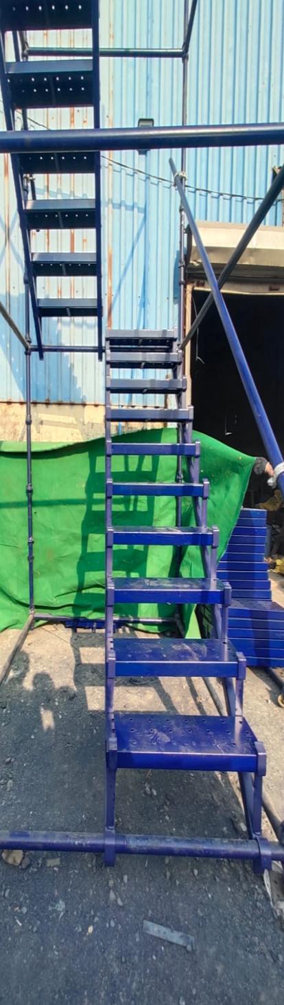 Schach steel scaffolding system in use