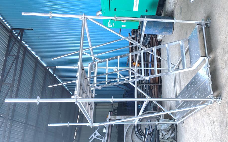 Schach steel scaffolding system in use